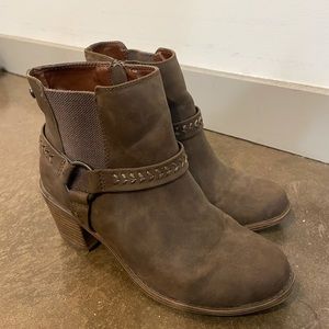 Chestnut ankle boots
